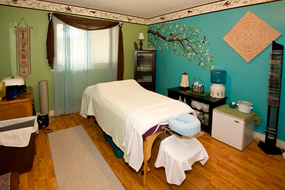 Our serenely decorated massage room is the perfect addition to your health retreat at our Texas health institute.